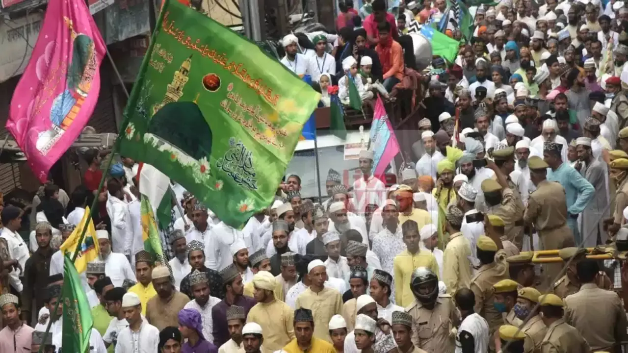 Varanasi: मदहे सहाबा जुलूस में उमड़ा जनसैलाब