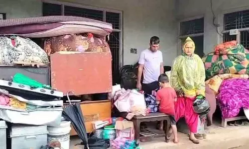 Nurpur के मुगनियाल गांव में भूस्खलन से 6 परिवार बेघर Nurpur के मुगनियाल गांव में भूस्खलन से 6 परिवार बेघर