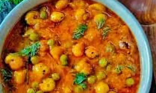 Makhana Matar Curry:  घर पर पाएं शाही स्वाद,बनाएं मखाना मटर करी