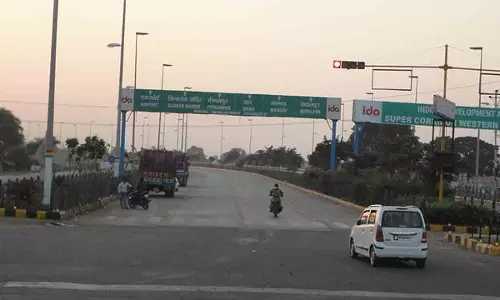 Dhar: सड़क विकास के लिए प्रशासन ने योजना बनाई Dhar: सड़क विकास के लिए प्रशासन ने योजना बनाई