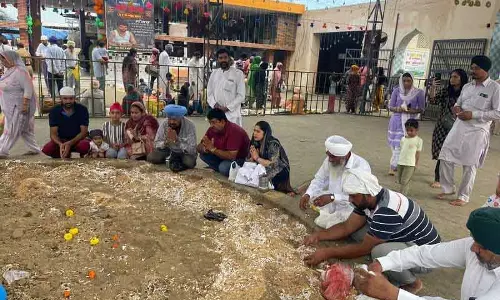 Ludhiana में बाढ़ प्रभावित मेला छपार में उमड़ी श्रद्धालुओं की भीड़, आस्था ने भय पर विजय पाई