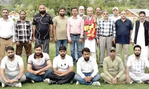Kokernag मत्स्य विभाग ने गुलाम मोहम्मद भगत को विदाई दी Kokernag मत्स्य विभाग ने गुलाम मोहम्मद भगत को विदाई दी