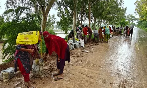 Sirsa में घग्गर नदी खतरे के निशान से ऊपर, स्कूल बंद, गांवों में अलर्ट Sirsa में घग्गर नदी खतरे के निशान से ऊपर, स्कूल बंद, गांवों में अलर्ट
