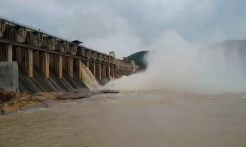 ब्राह्मणी नदी के बढ़ते जलस्तर के बीच Rengali dam का दूसरा गेट अतिरिक्त पानी छोड़ने के लिए खोला