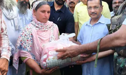 Kejriwal ने मांड क्षेत्र का दौरा किया, किसानों को मदद का आश्वासन दिया