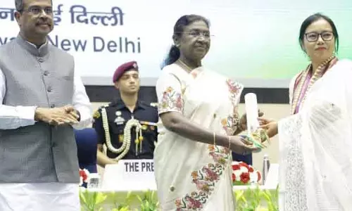 राष्ट्रपति मुर्मू ने 45 शिक्षकों को राष्ट्रीय शिक्षक पुरस्कार से सम्मानित किया राष्ट्रपति मुर्मू ने 45 शिक्षकों को राष्ट्रीय शिक्षक पुरस्कार से सम्मानित किया