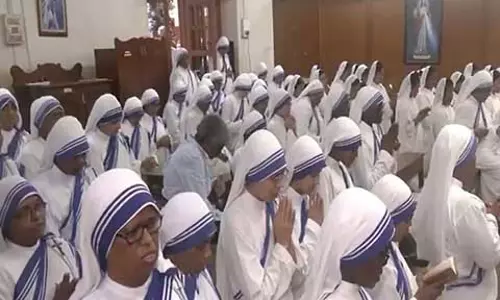 West Bengal: मिशनरीज ऑफ चैरिटी ने मदर टेरेसा की पुण्यतिथि पर प्रार्थना की West Bengal: मिशनरीज ऑफ चैरिटी ने मदर टेरेसा की पुण्यतिथि पर प्रार्थना की