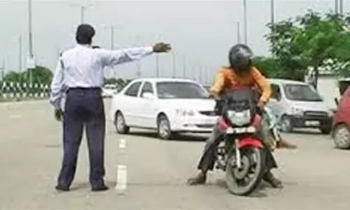 Srinagar: यातायात पुलिस ने बाढ़ चालान की खबरों को किया निराधार