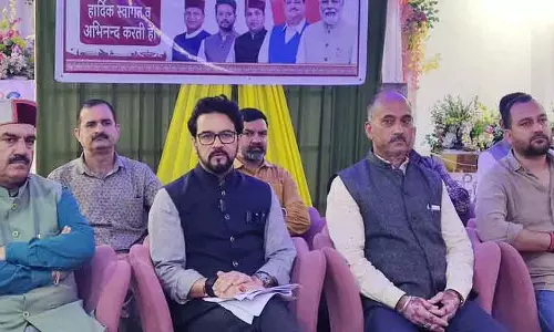 हिमाचल सरकार आपदा के बीच जिम्मेदारी से बच रही: Anurag Thakur