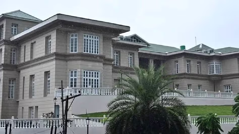 मध्य Guwahati पुलिस ने राजभवन के चारों ओर 5 किलोमीटर का सुरक्षा क्षेत्र बनाया मध्य Guwahati पुलिस ने राजभवन के चारों ओर 5 किलोमीटर का सुरक्षा क्षेत्र बनाया