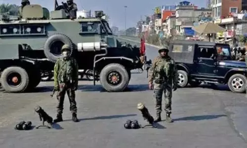Manipur तनाव: मोदी के दौरे से पहले नगा प्रतिबंध से NH-2 बाधित Manipur तनाव: मोदी के दौरे से पहले नगा प्रतिबंध से NH-2 बाधित
