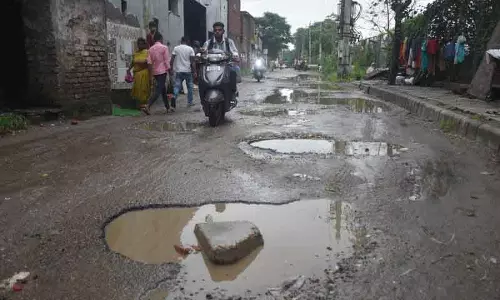 भारी बारिश से Ludhiana में सड़कों की हालत खस्ता