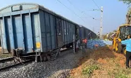 Chaibasa: मालगाड़ी से टकराया इंजन, दो रेलकर्मी घायल