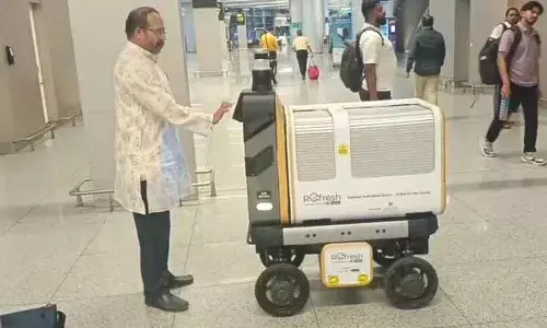 Hyderabad हवाई अड्डे पर यात्रियों को भोजन पहुंचाने के लिए रोबोट का परीक्षण
