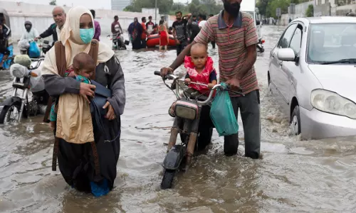 Pakistan: सिंध और पंजाब में मूसलाधार बारिश, बाढ़ का खतरा मंडरा रहा