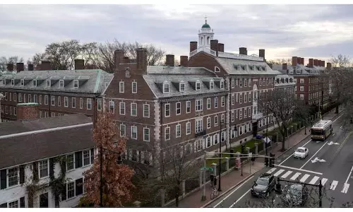 Harvard की अदालती जीत से व्हाइट हाउस के साथ लड़ाई खत्म क्यों नहीं हुई?
