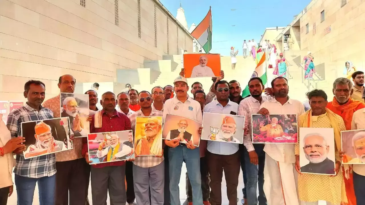 Varanasi: जनता ने पीएम मोदी को जीएसटी सुधार के लिए सराहा Varanasi: जनता ने पीएम मोदी को जीएसटी सुधार के लिए सराहा