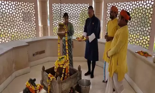 भूटान के PM शेरिंग टोबगे और पत्नी ने अयोध्या में श्री राम जन्मभूमि मंदिर का किया दौरा