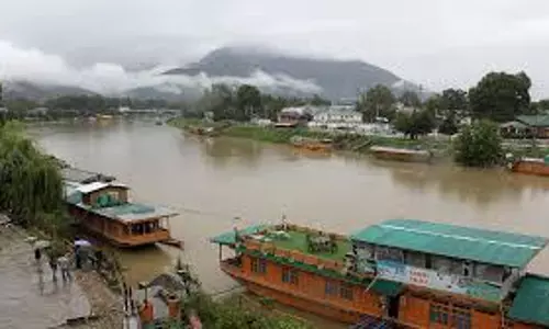 Jammu: जम्मू-कश्मीर और पंजाब की बाढ़ पर आप नेता ने जताई चिंता Jammu: जम्मू-कश्मीर और पंजाब की बाढ़ पर आप नेता ने जताई चिंता