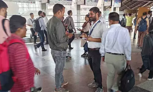 Mumbai: पश्चिम रेलवे ने बिना टिकट यात्रियों से वसूले 84.20 करोड़ रुपये Mumbai: पश्चिम रेलवे ने बिना टिकट यात्रियों से वसूले 84.20 करोड़ रुपये