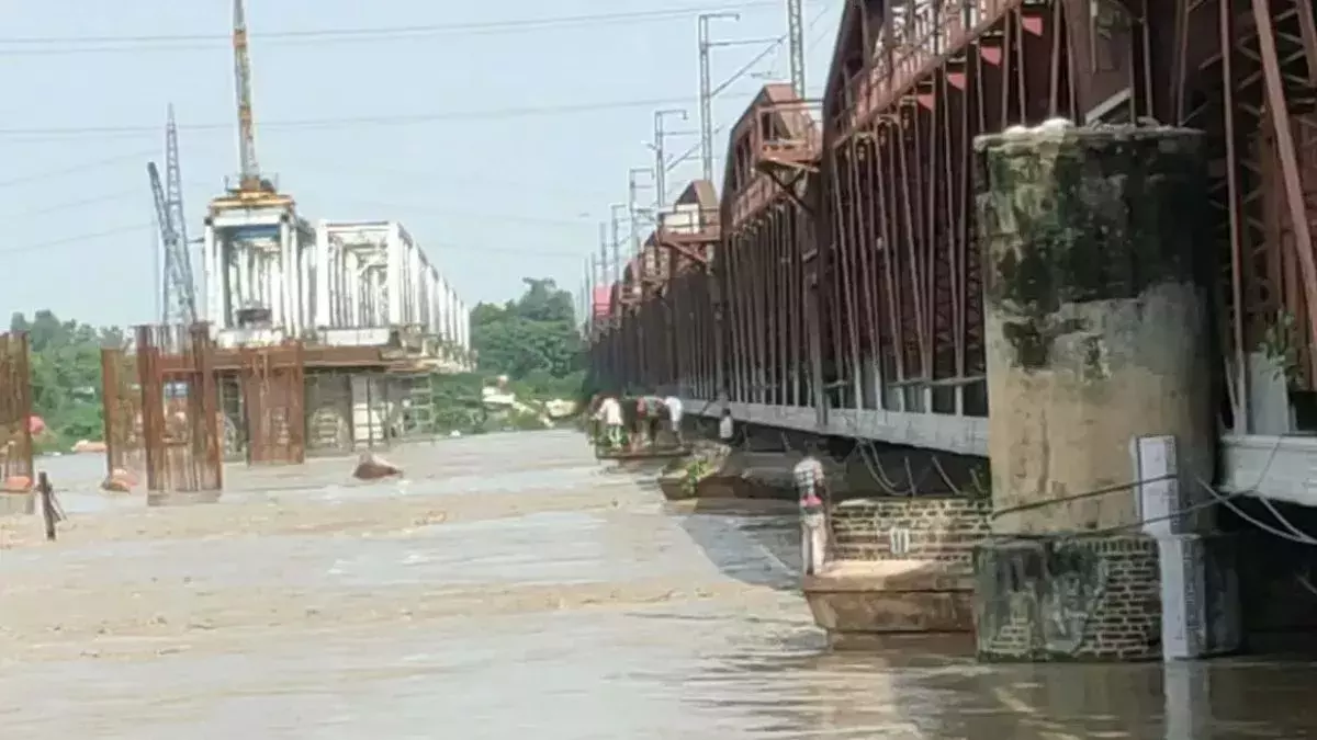 New Delhi: यमुना नदी में जलस्तर में मामूली गिरावट, सतर्कता जारी New Delhi: यमुना नदी में जलस्तर में मामूली गिरावट, सतर्कता जारी