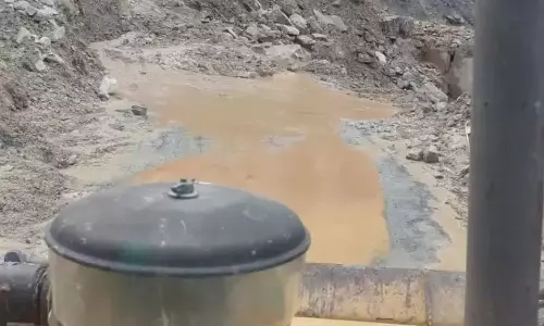 Uttarkashi: गंगोत्री हाईवे पर भटवाड़ी चडेथी में सड़क क्षतिग्रस्त Uttarkashi: गंगोत्री हाईवे पर भटवाड़ी चडेथी में सड़क क्षतिग्रस्त