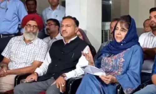 Mehbooba ने लोगों के लिए व्यापक राहत पैकेज की मांग की Mehbooba ने लोगों के लिए व्यापक राहत पैकेज की मांग की