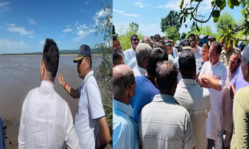 सुनील शर्मा ने अखनूर में बाढ़ प्रभावित गांवों का किया दौरा सुनील शर्मा ने अखनूर में बाढ़ प्रभावित गांवों का किया दौरा