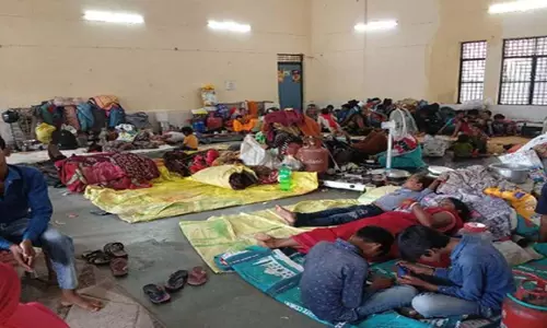 यमुना-हिंदन उफान से बाढ़, 3,000 से ज्यादा लोग राहत शिविरों में यमुना-हिंदन उफान से बाढ़, 3,000 से ज्यादा लोग राहत शिविरों में