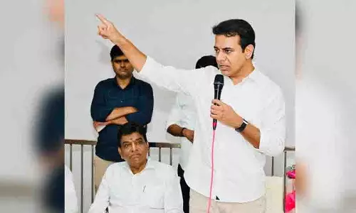KTR ने रेवंत रेड्डी से प्रशासनिक विफलताओं के लिए माफी मांगने की मांग की KTR ने रेवंत रेड्डी से प्रशासनिक विफलताओं के लिए माफी मांगने की मांग की