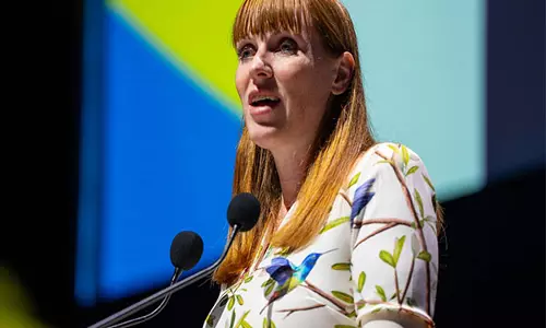 ब्रिटेन की उप प्रधानमंत्री Angela Rayner ने कर विवाद के चलते दिया इस्तीफा ब्रिटेन की उप प्रधानमंत्री Angela Rayner ने कर विवाद के चलते दिया इस्तीफा