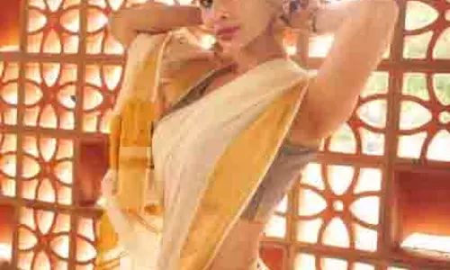 Mouni Roy: दक्षिण भारतीय सुंदरी लुक में दी ओणम की शुभकामनाएं Mouni Roy: दक्षिण भारतीय सुंदरी लुक में दी ओणम की शुभकामनाएं