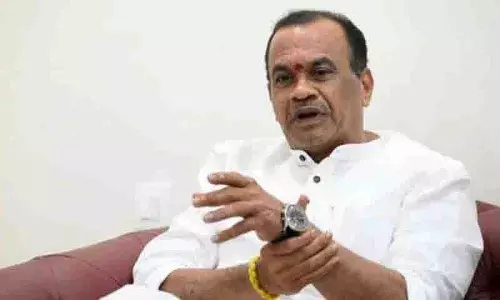 Nalgonda: शिक्षक दिवस समारोह में कोमाटिरेड्डी वेंकट रेड्डी को हुई शर्मिंदगी Nalgonda: शिक्षक दिवस समारोह में कोमाटिरेड्डी वेंकट रेड्डी को हुई शर्मिंदगी