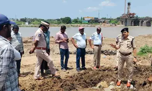 Khammam: कड़ी सुरक्षा के बीच 700 से अधिक गणेश प्रतिमाओं का विसर्जन Khammam: कड़ी सुरक्षा के बीच 700 से अधिक गणेश प्रतिमाओं का विसर्जन