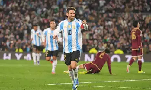 Lionel Messi ने अर्जेंटीना के लिए भावुक घरेलू विदाई में दो गोल किए Lionel Messi ने अर्जेंटीना के लिए भावुक घरेलू विदाई में दो गोल किए