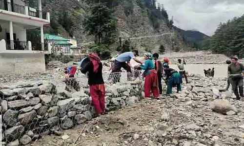 Uttarakhand में बाढ़ और तबाही, 80 मृतक, 90 लापता