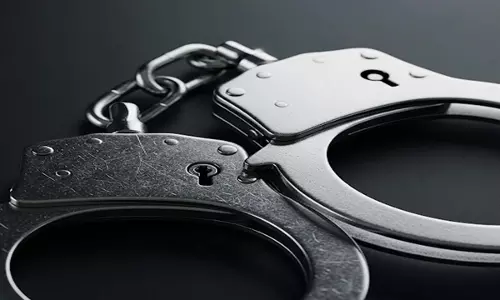सोना-चांदी हत्याकांड का खुलासा, दो अपराधी गिरफ्तार सोना-चांदी हत्याकांड का खुलासा, दो अपराधी गिरफ्तार