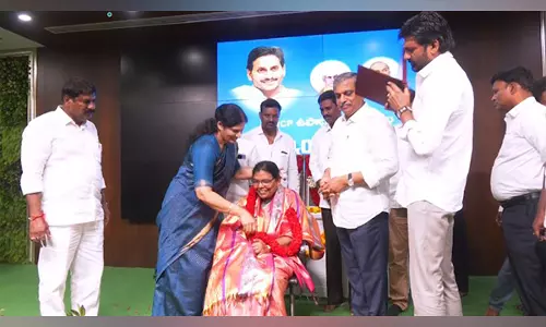 YSRCP ने मनाया डॉ. सर्वपल्ली राधाकृष्णन को श्रद्धांजलि देकर शिक्षक दिवस