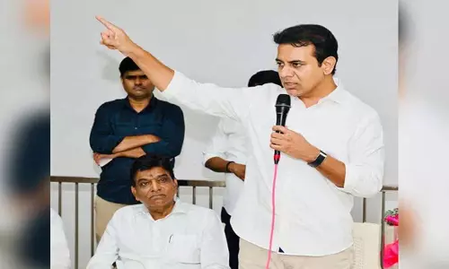 केटी रामाराव ने A. रेवंथ रेड्डी पर लगाया तेलंगाना के वित्तीय और कृषि संकट का आरोप केटी रामाराव ने A. रेवंथ रेड्डी पर लगाया तेलंगाना के वित्तीय और कृषि संकट का आरोप
