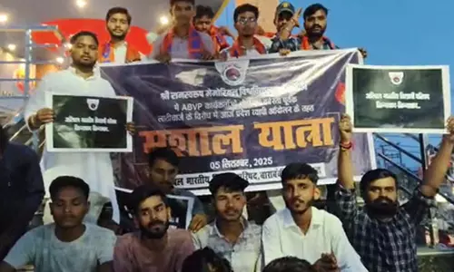 लाठीचार्ज के विरोध में ABVP का प्रदर्शन, निकाली गई मशाल यात्रा
