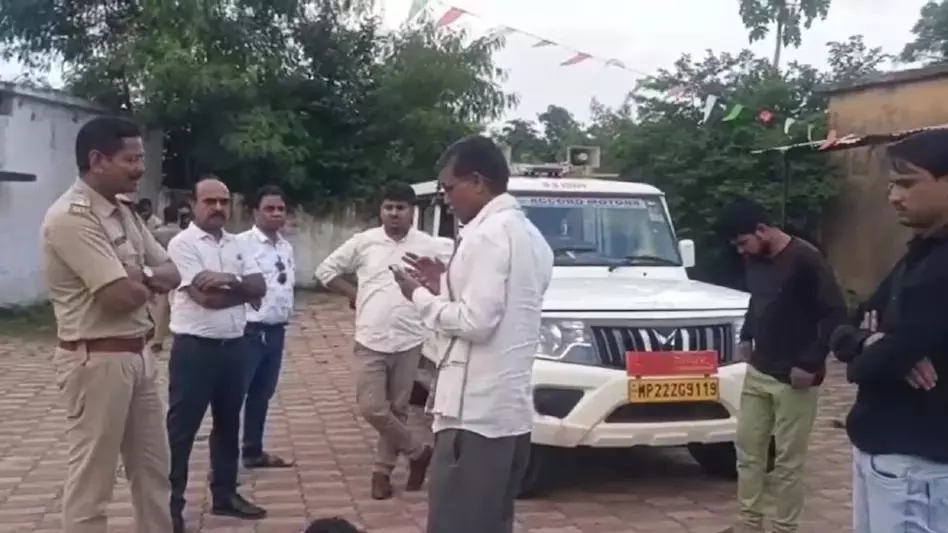 कुत्तों के हमले से किशोरी की मौत, रो-रोकर परिजनों का बुरा हाल कुत्तों के हमले से किशोरी की मौत, रो-रोकर परिजनों का बुरा हाल
