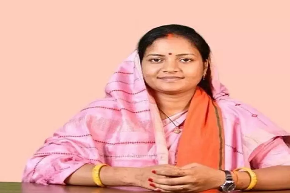 मंत्री लक्ष्मी राजवाड़े को हत्या की धमकी मिली, युवक गिरफ्तार मंत्री लक्ष्मी राजवाड़े को हत्या की धमकी मिली, युवक गिरफ्तार