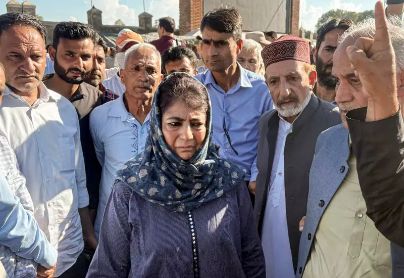 पीडीपी ने बाढ़ को लेकर पिछली सरकारों पर निशाना साधने के लिए उमर की आलोचना की पीडीपी ने बाढ़ को लेकर पिछली सरकारों पर निशाना साधने के लिए उमर की आलोचना की