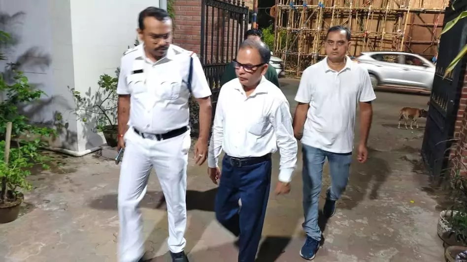 MLA और MP टिकट दिलाने का झांसा देकर नेताओं को लगाया चूना, सबसे बड़ा फ्रॉड गिरफ्तार MLA और MP टिकट दिलाने का झांसा देकर नेताओं को लगाया चूना, सबसे बड़ा फ्रॉड गिरफ्तार