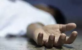 Raebareli: साड़ी के फंदे से पंखे से लटका मिला गोलगप्पे बेचने वाले का शव, पुलिस जांच में जुटी Raebareli: साड़ी के फंदे से पंखे से लटका मिला गोलगप्पे बेचने वाले का शव, पुलिस जांच में जुटी
