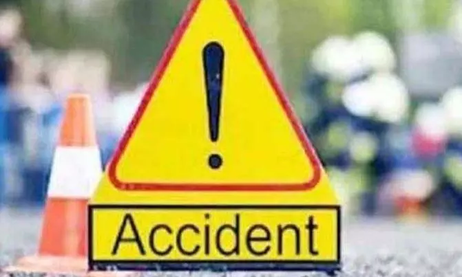 Hazaribagh:तेज रफ्तार ट्रक ने बाइक सवार 2 लोगों को कुचला Hazaribagh:तेज रफ्तार ट्रक ने बाइक सवार 2 लोगों को कुचला