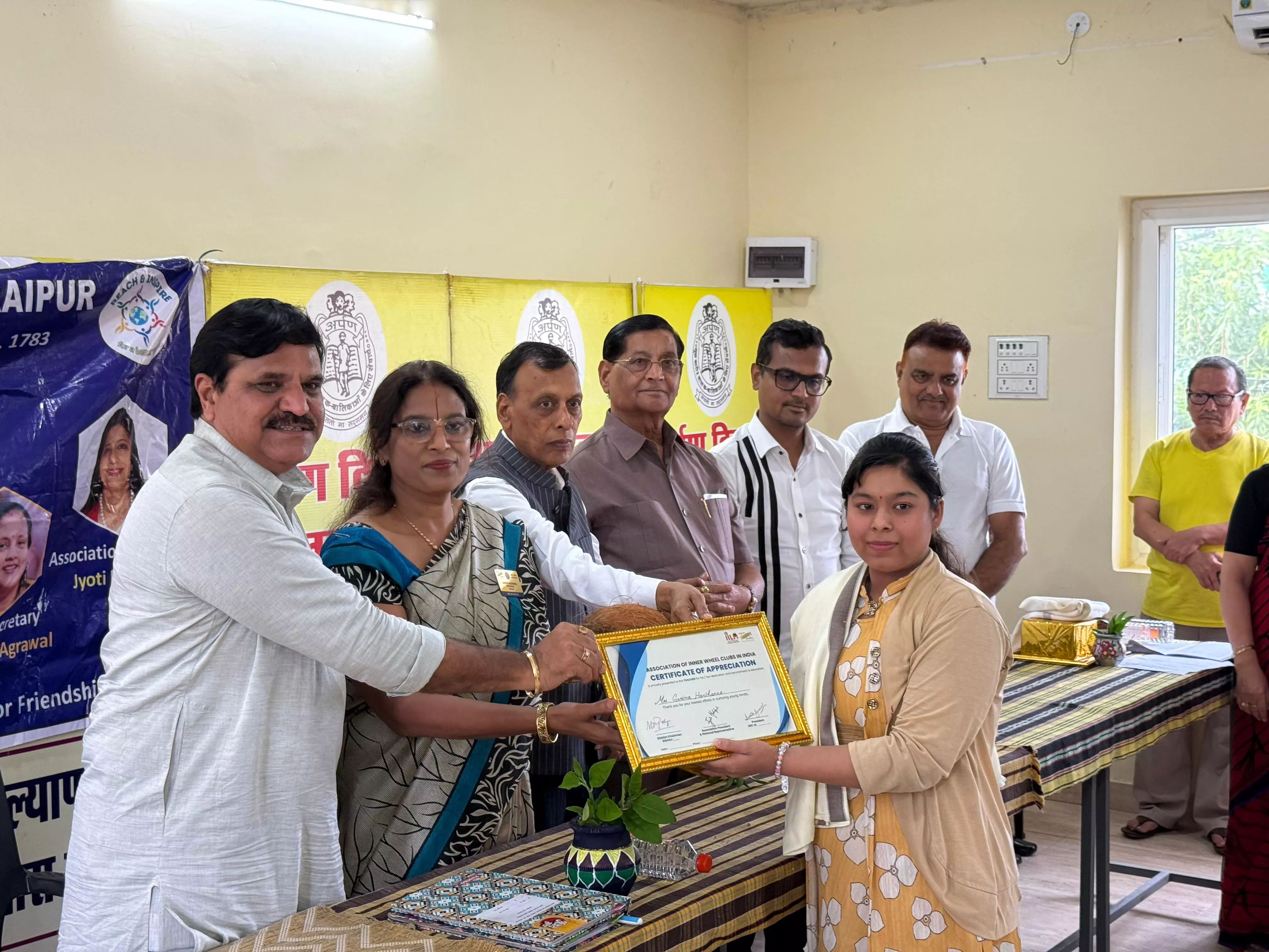 अर्पण दिव्यांग स्कूल में दिव्यांग स्कूल के 13 शिक्षकों का सम्मान अर्पण दिव्यांग स्कूल में दिव्यांग स्कूल के 13 शिक्षकों का सम्मान
