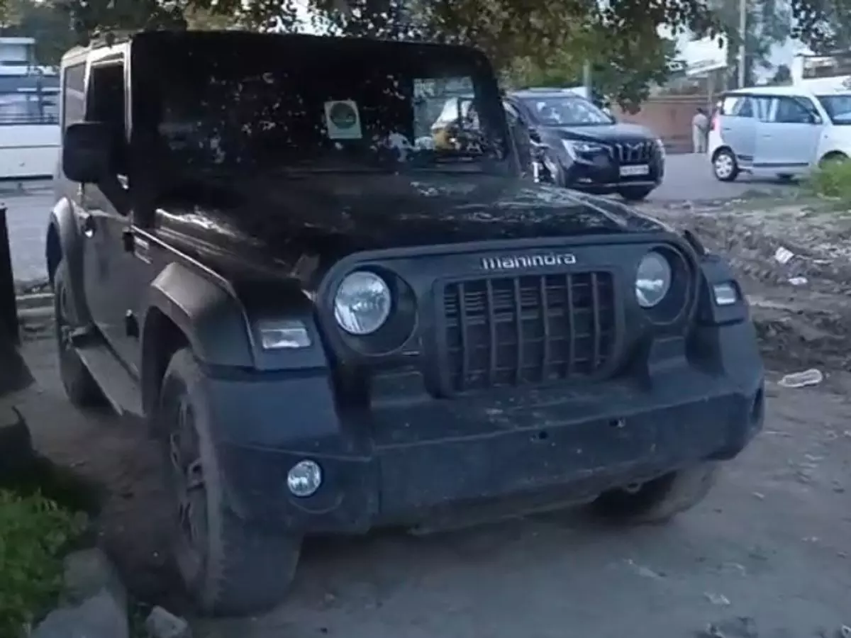 Shahjahanpur: उत्तराखंड से लूटी थार कार पुवायां से मिली Shahjahanpur: उत्तराखंड से लूटी थार कार पुवायां से मिली