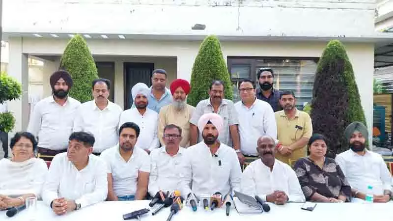 Punjab कांग्रेस ने बाढ़ राहत के लिए टीमें गठित कीं Punjab कांग्रेस ने बाढ़ राहत के लिए टीमें गठित कीं