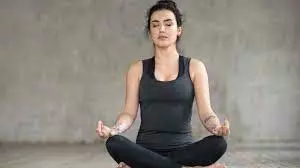 Yoga: जानिए 35 साल से ज्यादा उम्र वाले लोग रोजाना कौन से योगासन करें, एक्सपर्ट से जानें Yoga: जानिए 35 साल से ज्यादा उम्र वाले लोग रोजाना कौन से योगासन करें, एक्सपर्ट से जानें
